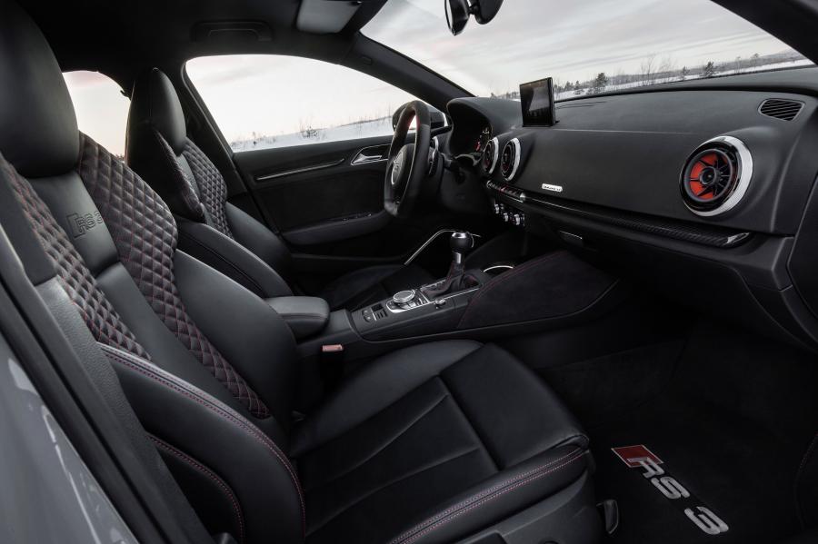 Интерьер Audi RS3 Sportback 2015 года  (WW) (фото 30 из 38)